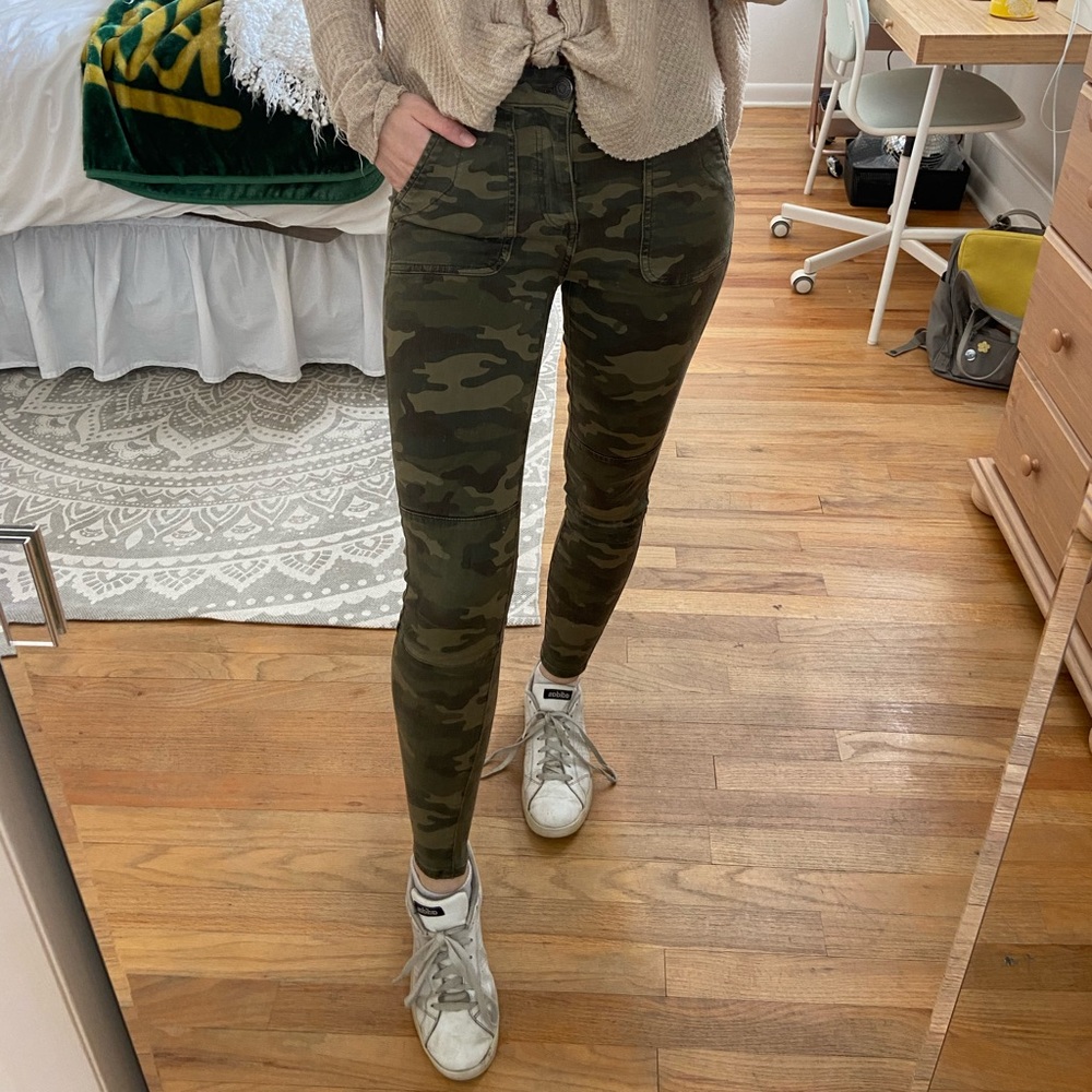 High Waisted American Eagle Camo Skinny Jeans